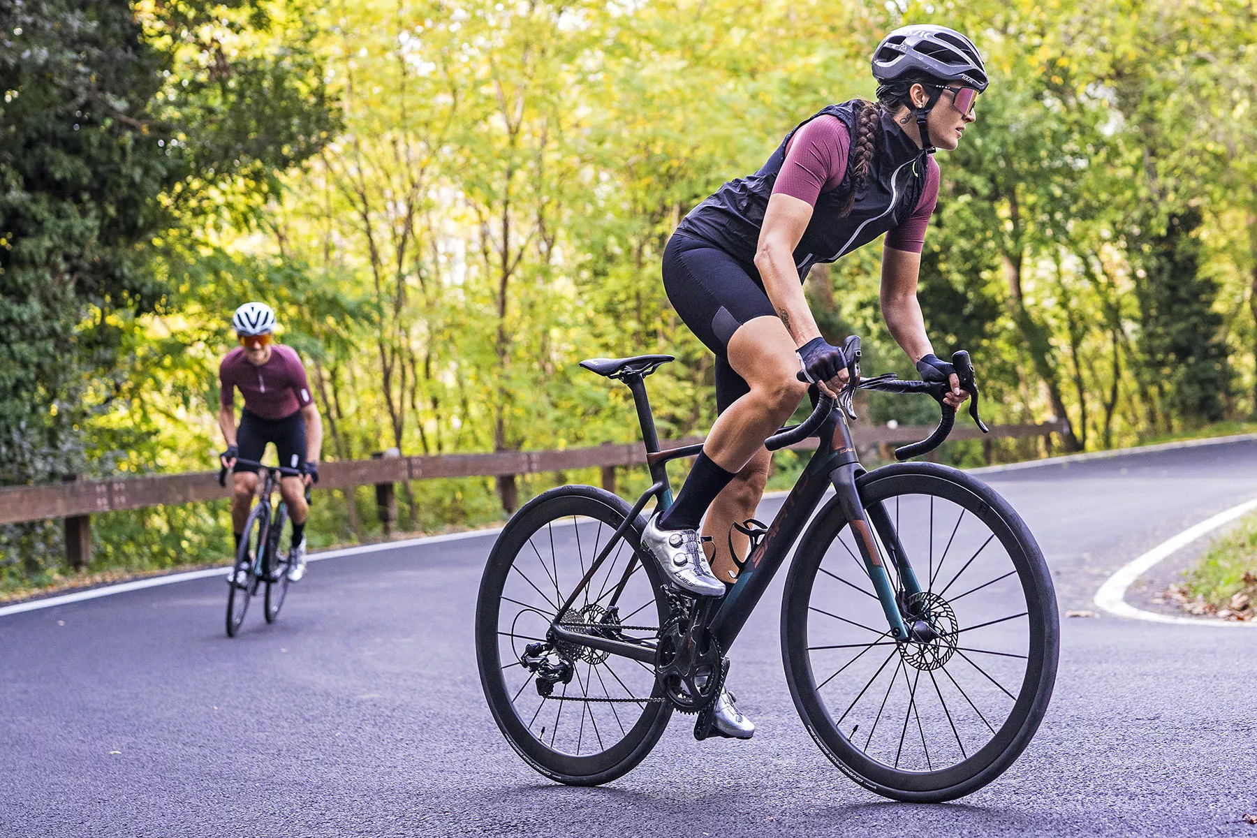 Forside -Vitus Salg Sarto Raso fully custom carbon aero road bike photo by Giovanni Danieli climbing jpg